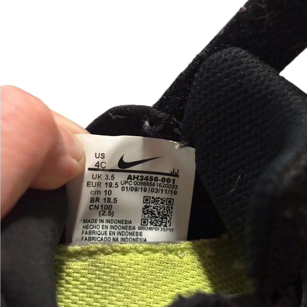 Nike Free RN Toddler Sz 4c shoes in a black, white, & pink colorway. ExclntCondt